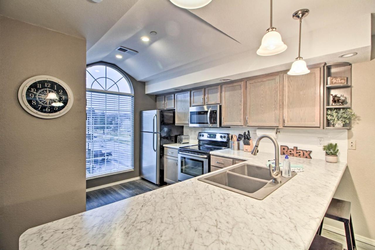 Updated Lake Taneycomo Condo With Screened Porch! Branson Exterior foto